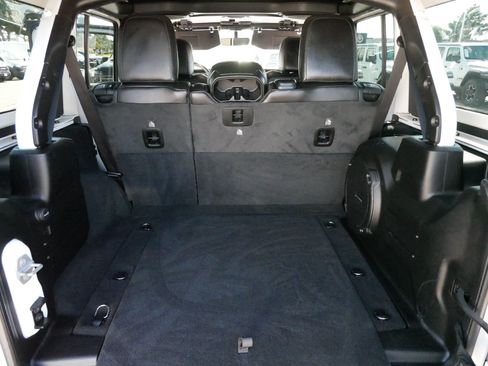Used 2020 Jeep Wrangler Unlimited Sahara AWD/4WD image 18