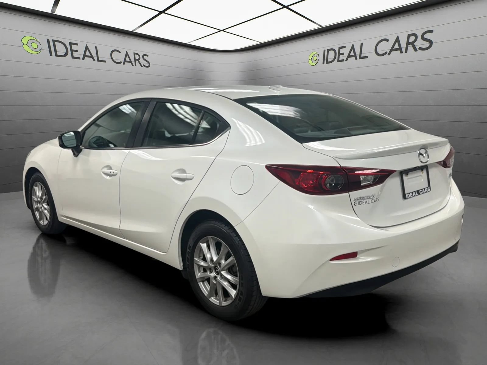 Used 2016 MAZDA MAZDA3 i Grand Touring FWD image 3