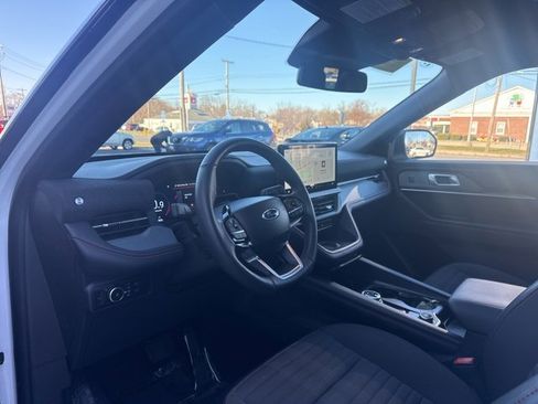 Used 2025 Ford Explorer ST-Line w/ Premium Package image 9