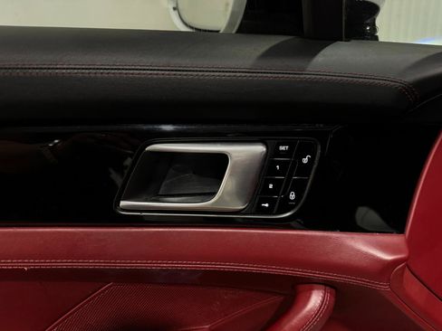 Used 2018 Porsche Panamera image 9