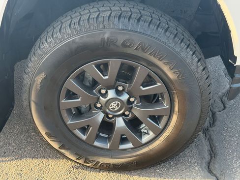 Used 2020 Toyota Tacoma SR5 RWD image 9