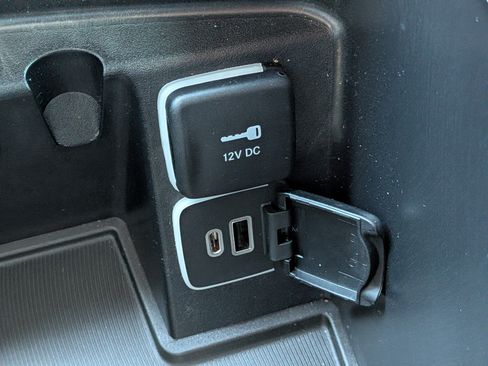 Used 2024 Chrysler Pacifica Pinnacle FWD image 34