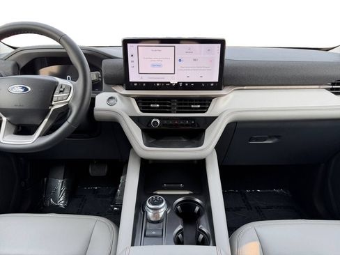 Used 2025 Ford Explorer Active w/ Active Comfort Package AWD/4WD image 16