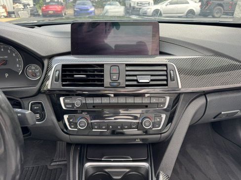 Used 2018 BMW M4 Convertible RWD image 23
