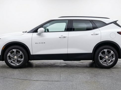Used 2025 Chevrolet Blazer LT FWD image 5