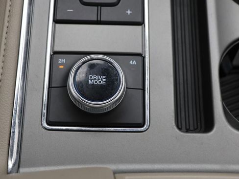 Used 2021 Ford Expedition XLT image 27