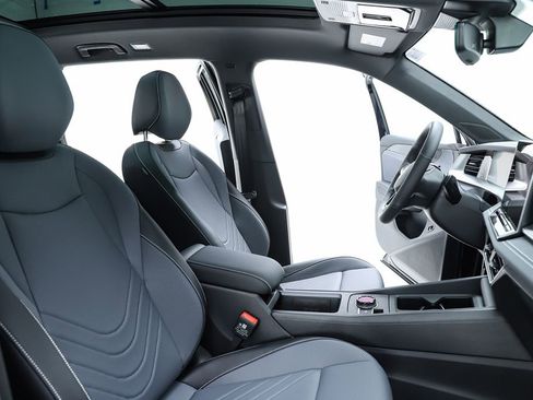 New 2026 Volkswagen Tiguan SE R-Line image 36