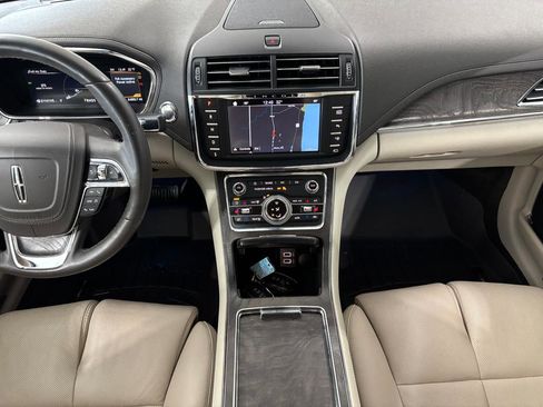 Used 2017 Lincoln Continental Select w/ Technology Package image 17