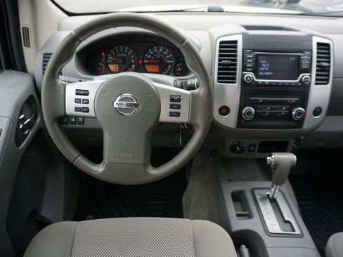 Used 2018 Nissan Frontier SV image 18