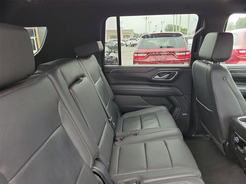 Used 2023 Chevrolet Suburban LT image 32