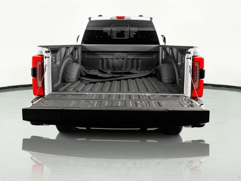 Used 2025 Ford F250 Platinum image 21