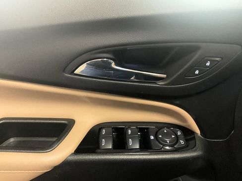 Used 2023 Chevrolet Equinox Premier AWD/4WD image 30