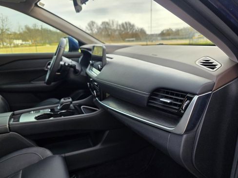 Used 2022 Nissan Rogue Platinum w/ Head-Up Display Package image 15