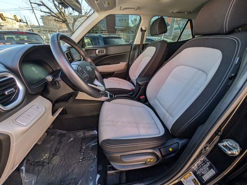 Used 2024 Hyundai Venue SEL image 15