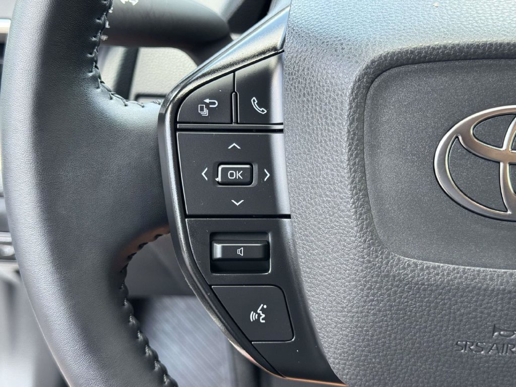 Used 2026 Toyota Prius LE FWD image 11