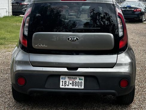 Used 2017 Kia Soul FWD image 4
