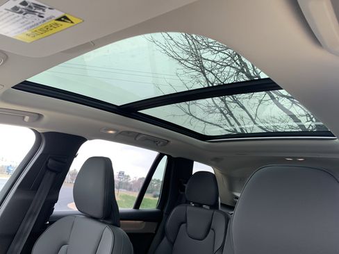 Used 2025 Volvo XC90 B6 Plus image 28