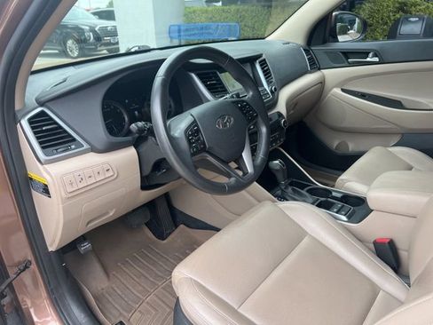 Used 2016 Hyundai Tucson Limited w/ Option Group 03 FWD image 6