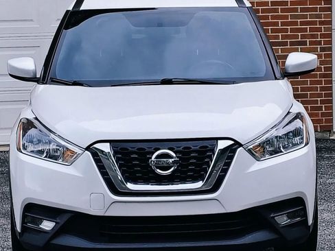 Used 2019 Nissan Kicks S FWD image 6