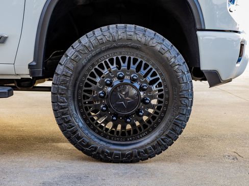 Used 2024 Chevrolet Silverado 3500 High Country w/ High Country Premium Package image 12