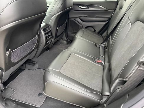 New 2025 Jeep Grand Cherokee Altitude image 10