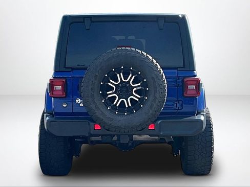 Used 2018 Jeep Wrangler Unlimited Sahara AWD/4WD image 5
