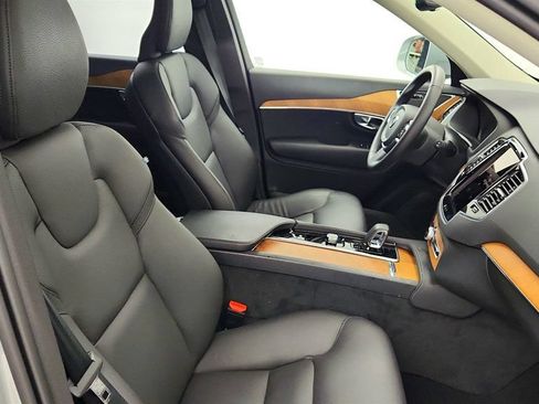 Used 2025 Volvo XC90 T8 Plus w/ Protection Package Premier AWD/4WD image 22