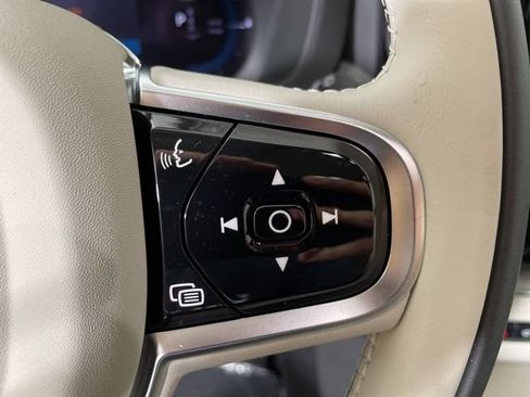 Certified 2025 Volvo XC60 T8 Plus w/ Protection Package Premier AWD/4WD image 28
