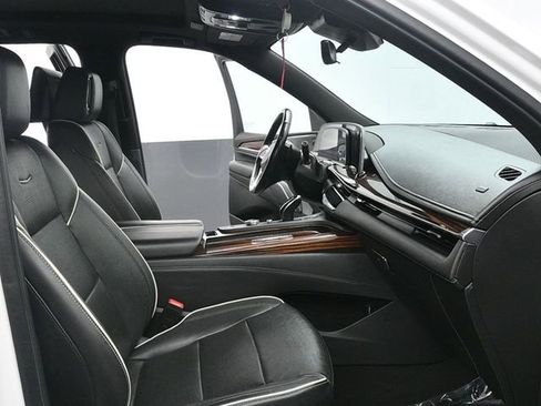 Used 2021 Cadillac Escalade Premium Luxury image 24