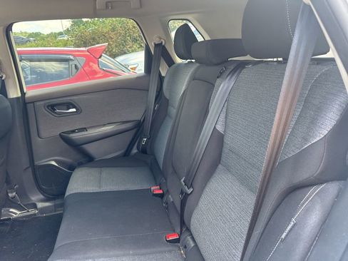 Used 2021 Nissan Rogue SV image 12