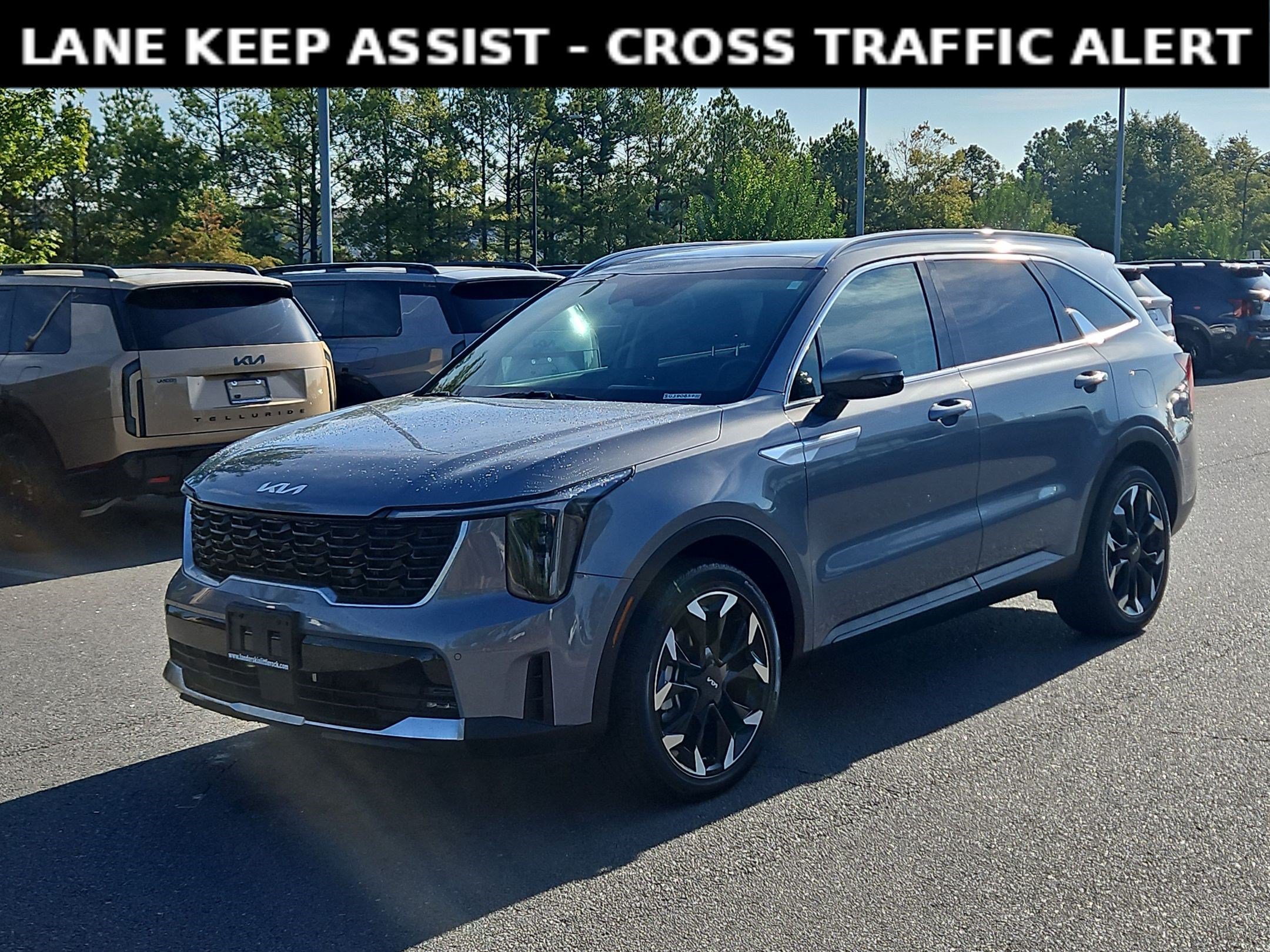 Used 2025 Kia Sorento EX w/ Panoramic Sunroof Package FWD image 3
