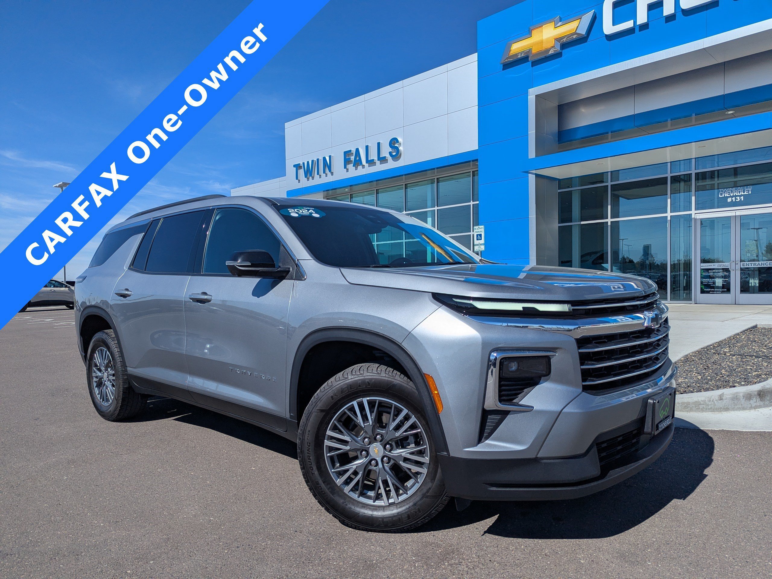 Certified 2024 Chevrolet Traverse LT FWD image 1