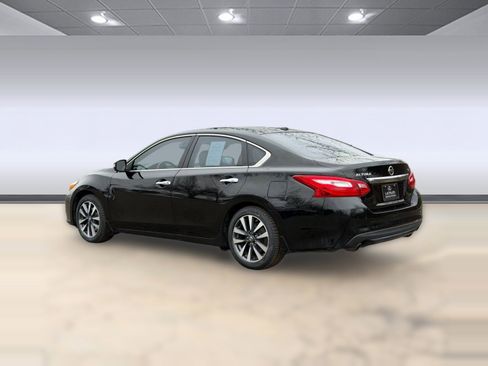 Used 2016 Nissan Altima 2.5 SL w/ Moonroof Package image 3