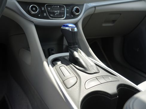 Used 2017 Chevrolet Volt LT w/ Comfort Package FWD image 25