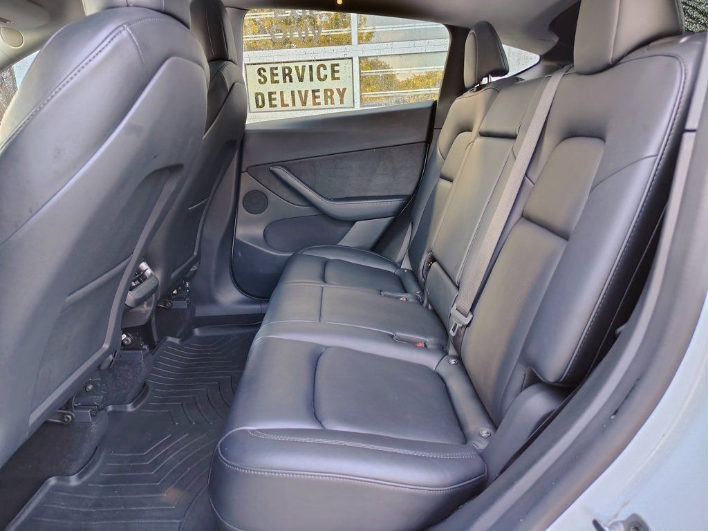 Used 2022 Tesla Model Y Performance AWD/4WD image 31