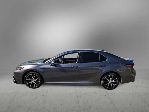 Used 2024 Toyota Camry SE image 5