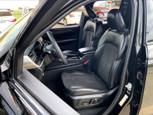 Used 2023 Jeep Grand Cherokee Altitude image 8