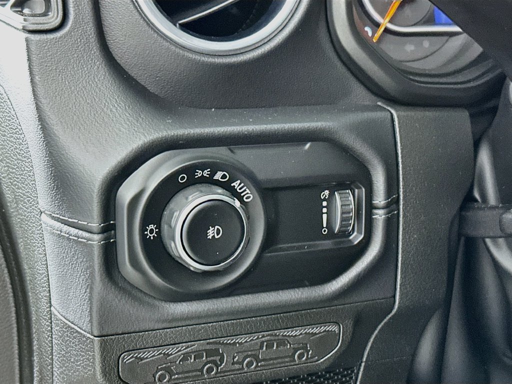 Used 2025 Jeep Wrangler Unlimited Sahara AWD/4WD image 10