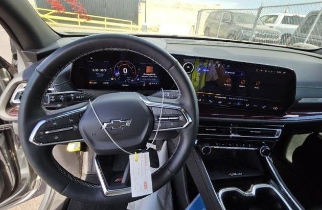 Used 2025 Chevrolet Traverse Z71 AWD/4WD image 6
