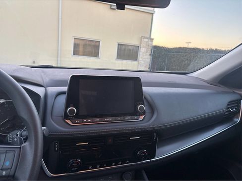 Used 2021 Nissan Rogue SV image 31