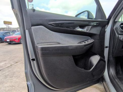 Used 2025 Chevrolet TrailBlazer LT AWD/4WD image 11