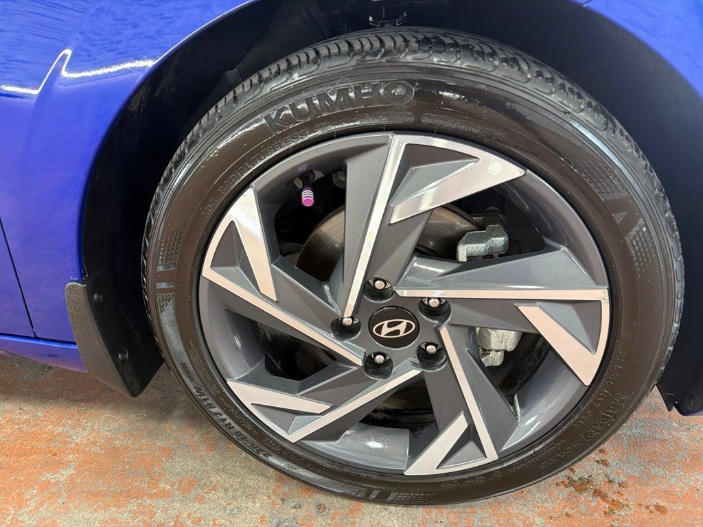 Certified 2025 Hyundai Elantra Sport FWD image 10
