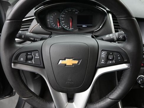 Used 2017 Chevrolet Trax LT w/ LT Convenience Package FWD image 14