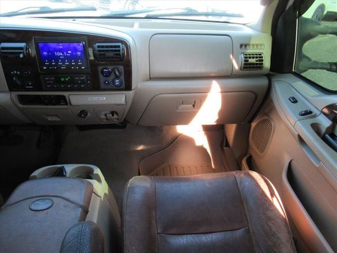 Used 2006 Ford F350 Lariat image 14