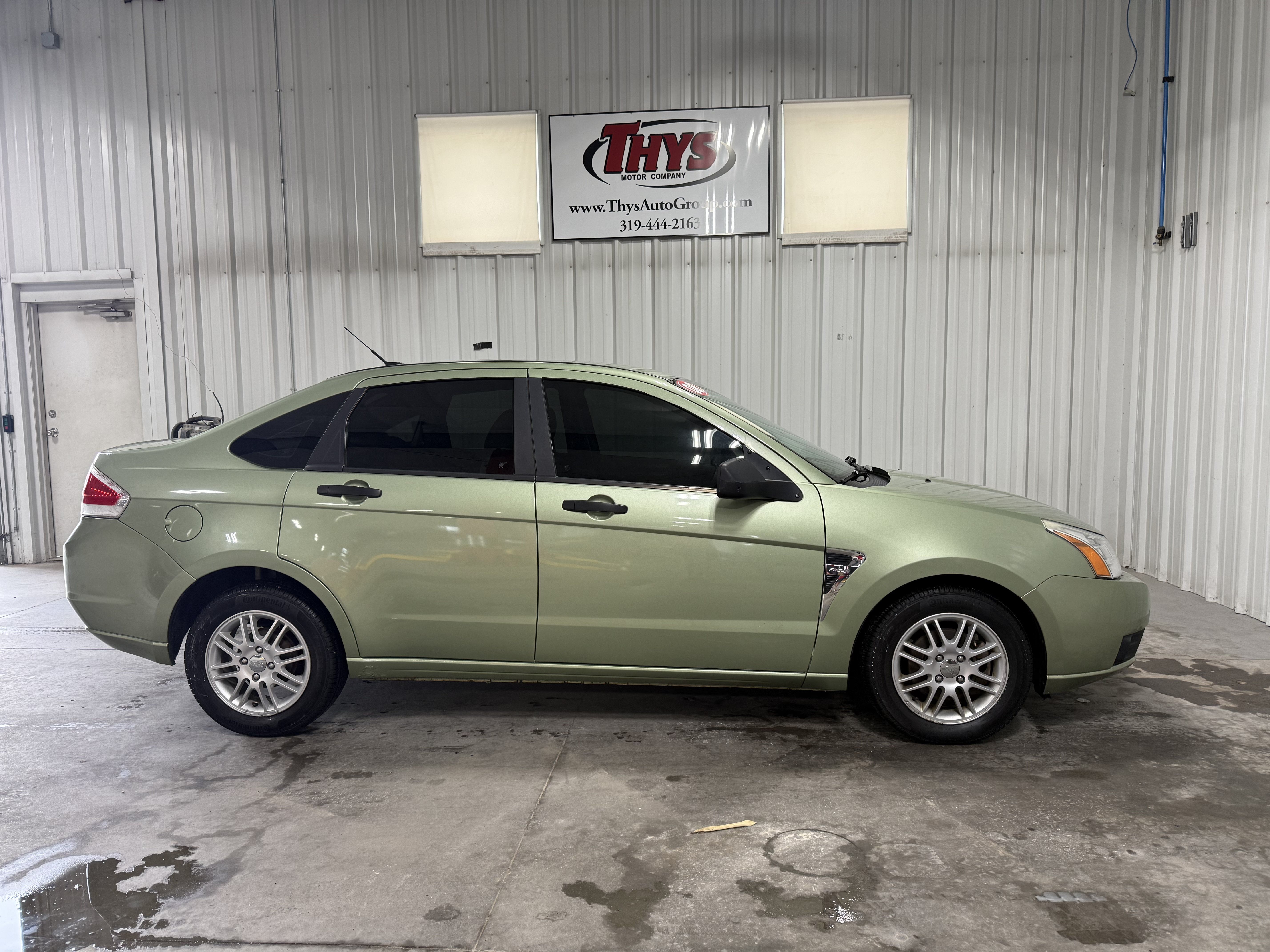 Used 2008 Ford Focus Sedan FWD image 2