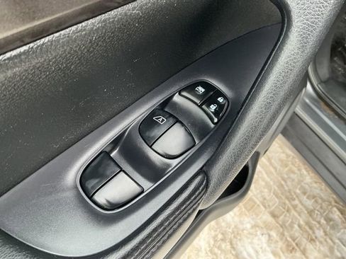 Used 2014 Nissan Rogue S image 23