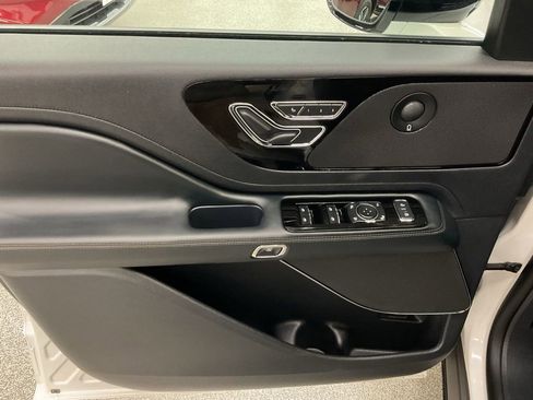 Used 2025 Lincoln Aviator Reserve w/ Jet Appearance Package image 11