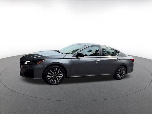 Used 2025 Nissan Altima 2.5 SV FWD image 8