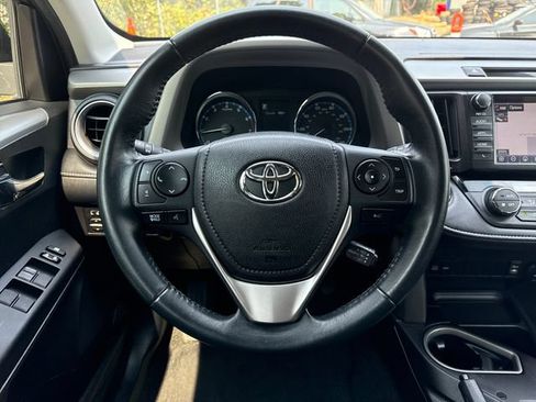 Used 2016 Toyota RAV4 XLE w/ Convenience Package FWD image 19