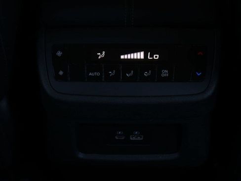 Used 2025 Nissan Pathfinder SL AWD/4WD image 16